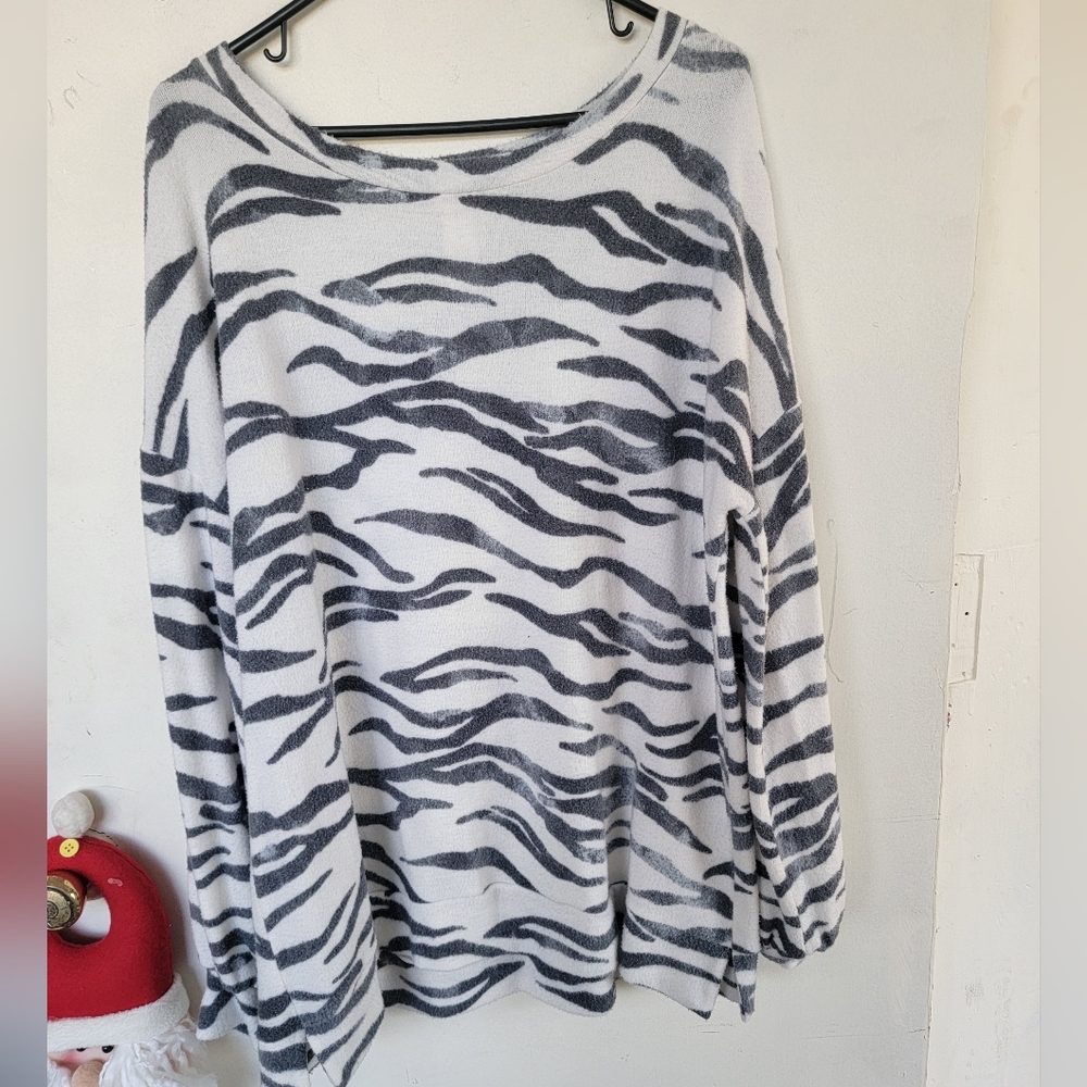NWOT Bibi brand oversized size L sweater
